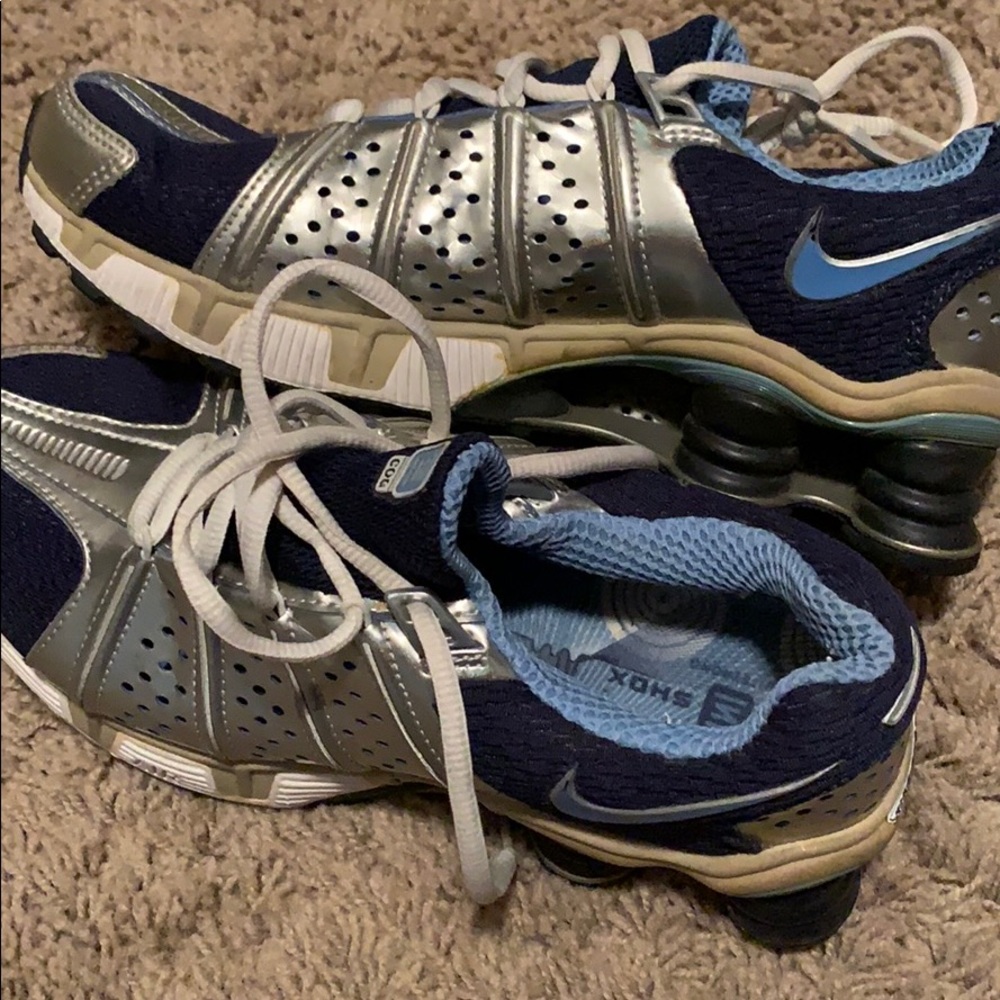 NIKE SHOX